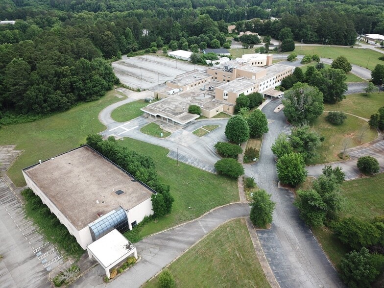 More Photos Of 60 Hospital, Newnan Office For Sale