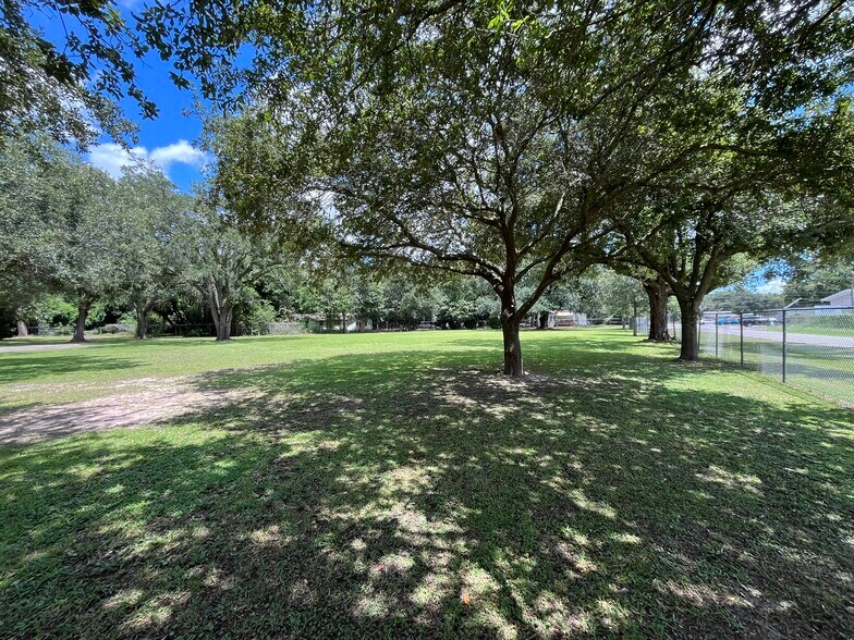 More Photos Of 2400 W Herman St, Pensacola Warehouse For Sale