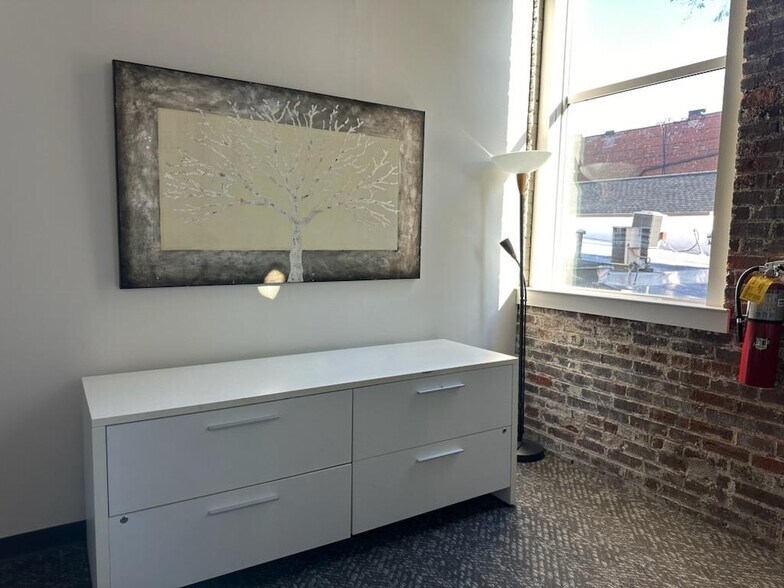 More Photos Of 510-512 Broad St, Rome Office For Sale