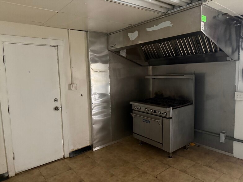 More Photos Of 6018 W Glendale Ave, Glendale General Retail For Sale