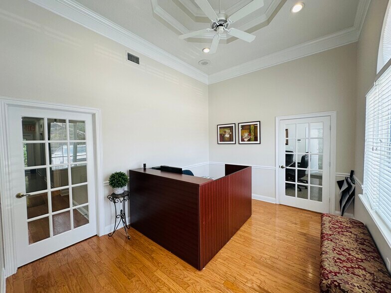 More Photos Of 6817 Southpoint Pky, Jacksonville Office For Sale