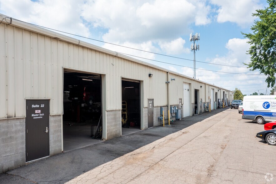 More Photos Of 18750 Fort St, Riverview Warehouse For Lease