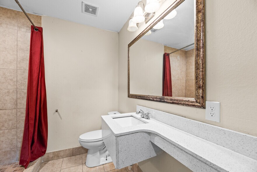 More Photos Of 4206 Leopard St, Corpus Christi Hotel For Sale