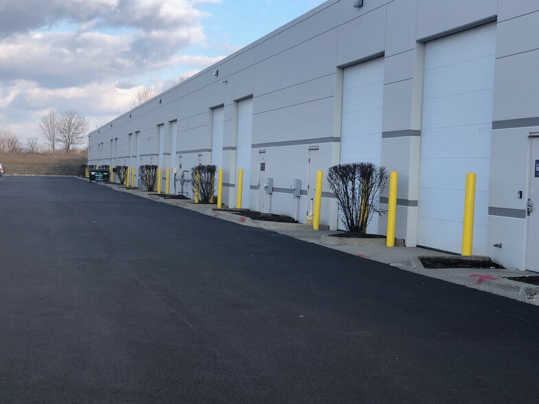More Photos Of 2402-2430 Millennium Dr, Elgin Warehouse For Lease
