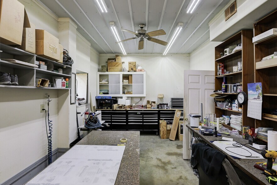 More Photos Of 15525B County Road 48, Rosharon Warehouse For Lease