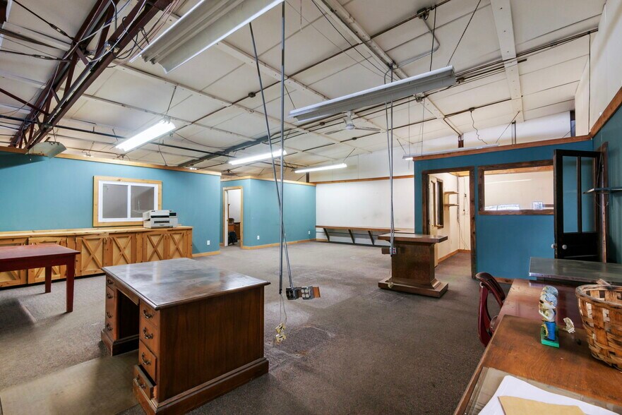 More Photos Of 690 S Lapeer Rd, Oxford Warehouse For Sale