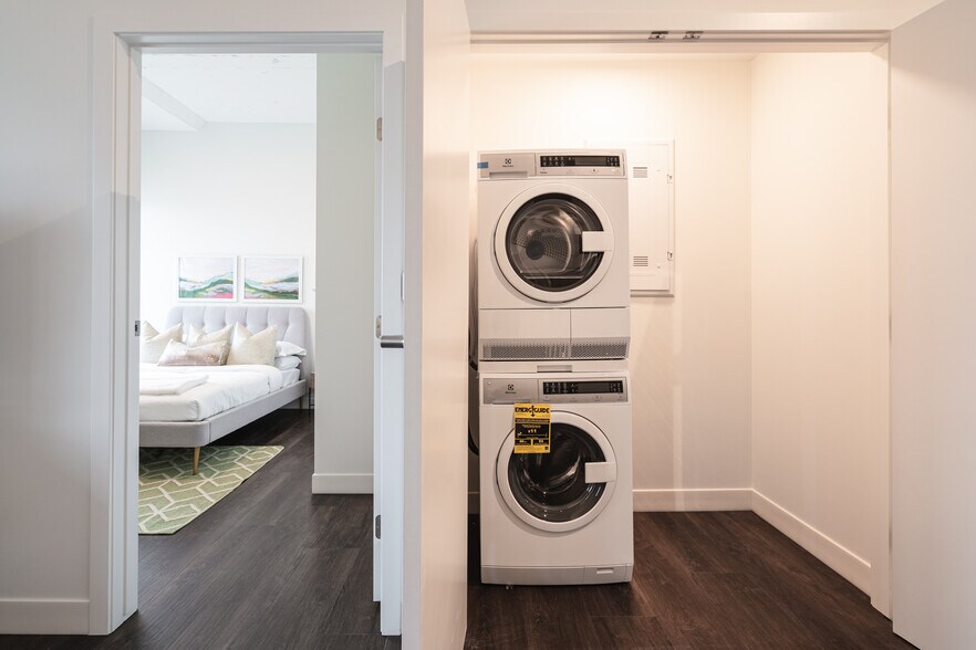 More Photos Of 233 Kennedy St, Winnipeg Apartments For Lease