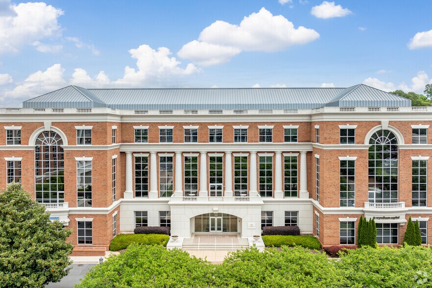 More Photos Of 4064 Colony Rd, Charlotte Office For Lease