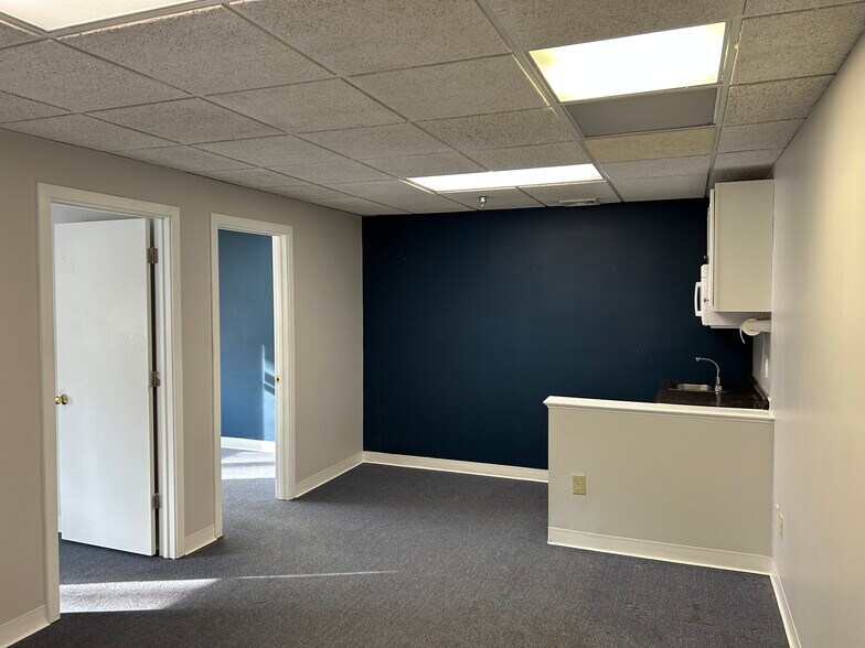 More Photos Of 1-7 Old Sherman Tpke, Danbury Office For Lease