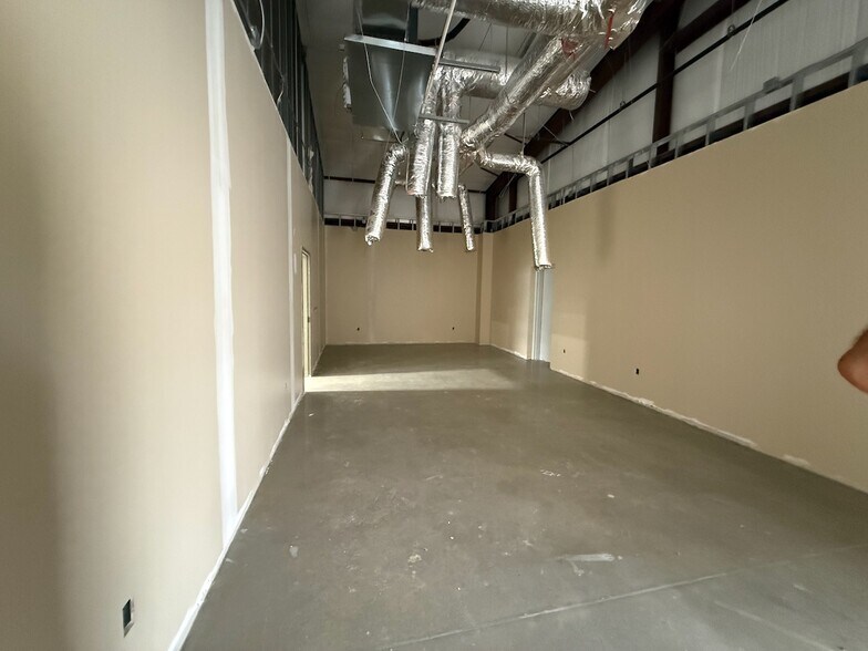 More Photos Of 1305 Industrial Dr, Royse City Warehouse For Lease