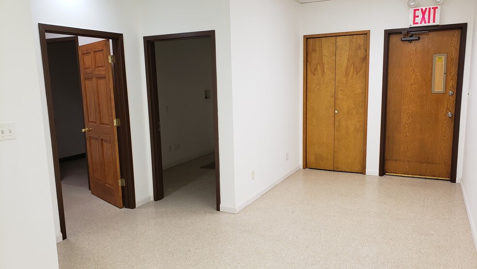 More Photos Of 4 Cedar Swamp Rd, Glen Cove Office For Sale