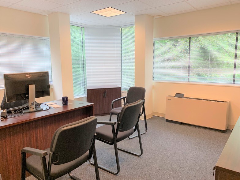 More Photos Of 67 Holly Hill Ln, Greenwich Office For Sale