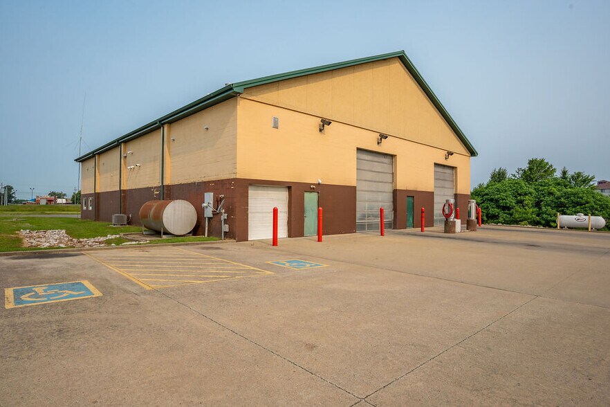 More Photos Of 140 J W Dickson Dr, Oak Grove Carwash For Sale