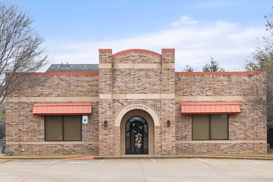 More Photos Of 820 Central Dr, Colleyville Office For Sale