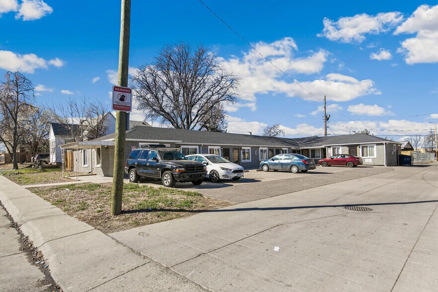 More Photos Of 1467 Joliet St, Aurora Apartments For Sale