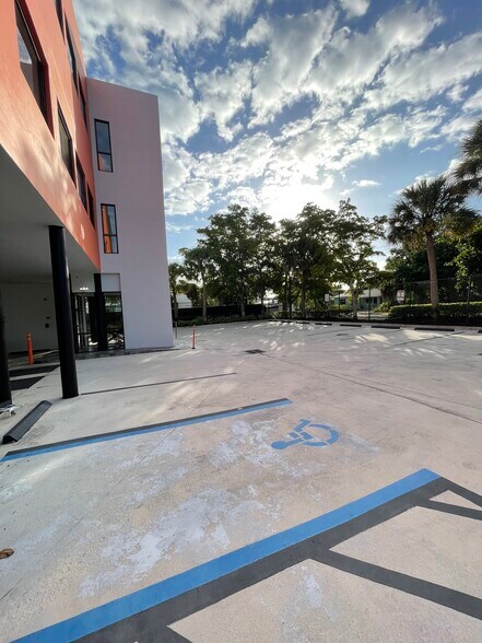 More Photos Of 1000 Southern Blvd, West Palm Beach Office For Sale