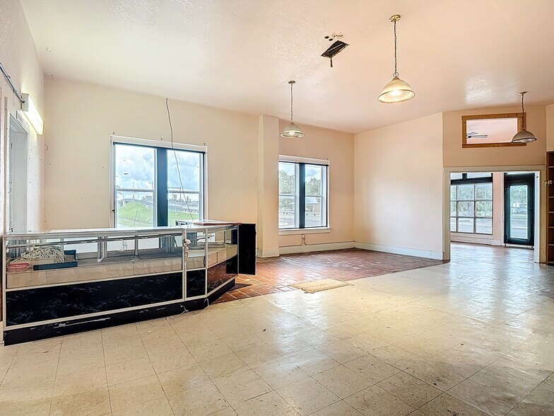 More Photos Of 390 N Bridge St, LaBelle Storefront Retail Office For Sale