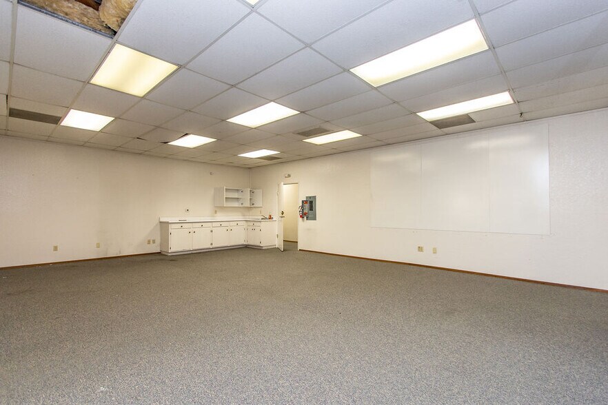 More Photos Of 138 Regis St, Turlock Office For Lease