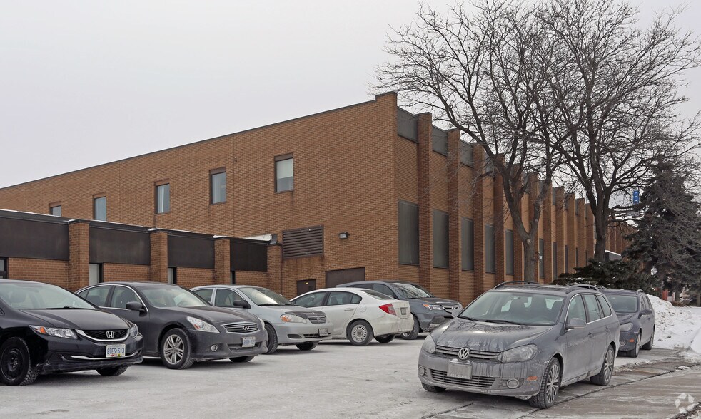 More Photos Of 125 Norfinch Dr, Toronto Light Manufacturing For Lease