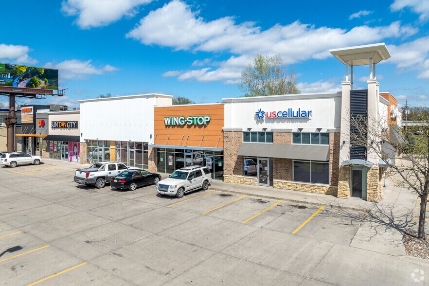 More Photos Of 3801-3809 Merle Hay Rd, Des Moines Restaurant For Lease