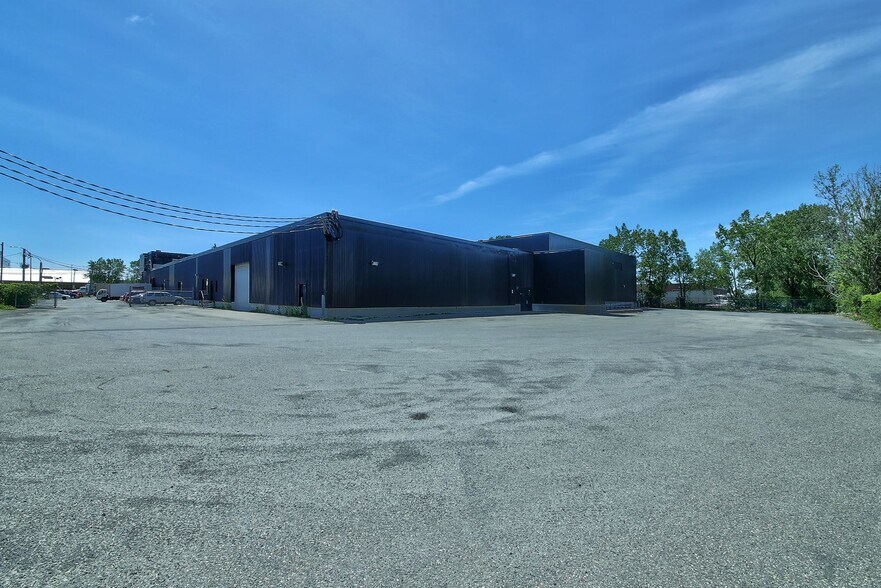 More Photos Of 247-255 Montee De Liesse, Montréal Warehouse For Lease