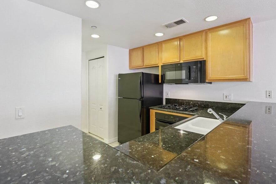 More Photos Of 1501 India St, San Diego Apartments For Sale