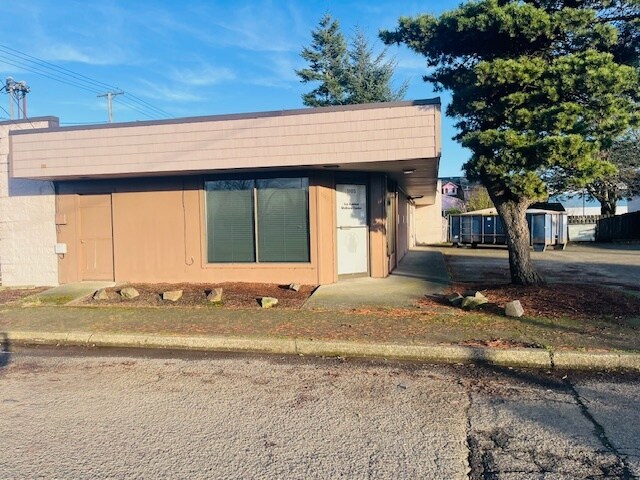 More Photos Of 1105 Ivy Ave, Tillamook Office For Lease