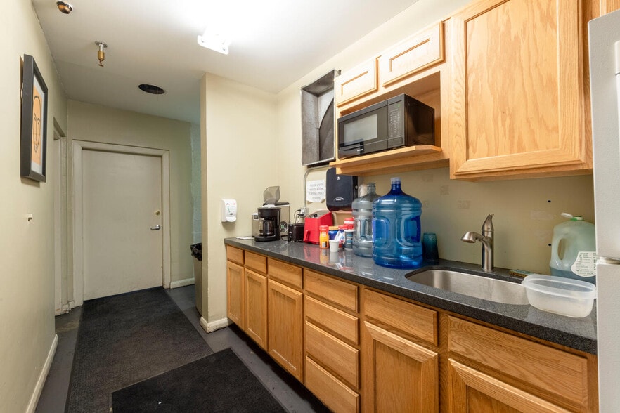 More Photos Of 2507 S 300 W, Salt Lake City Warehouse For Lease