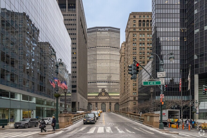 More Photos Of 200 Park Ave, New York Office For Lease