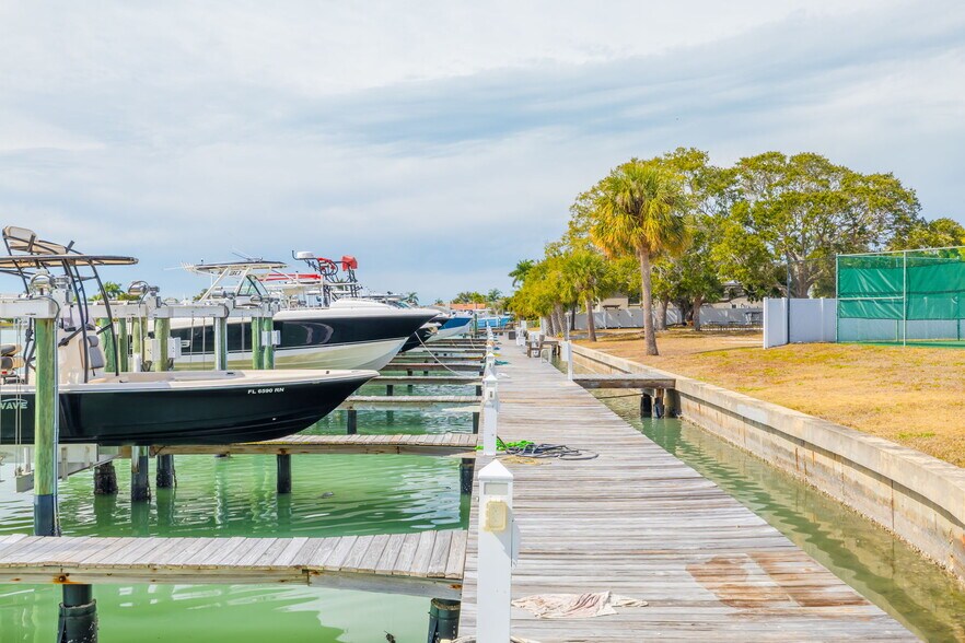 More Photos Of 5814 Skimmer Point S blvd, Gulfport Marina For Sale