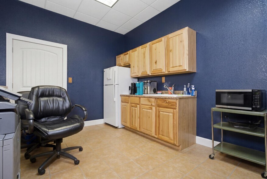 More Photos Of 1213 Highway 63, Houston General Retail For Sale