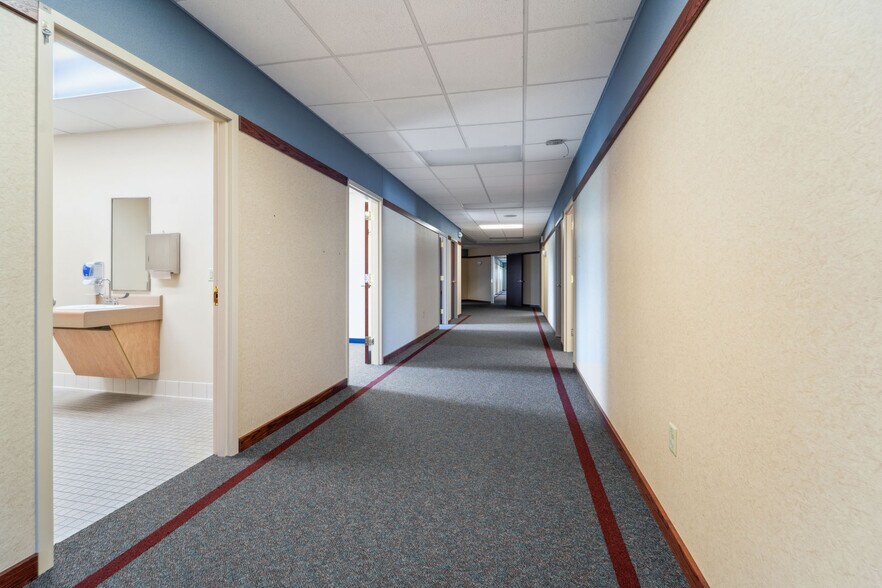 More Photos Of 790 Eastgate Dr, Ripon Medical For Sale