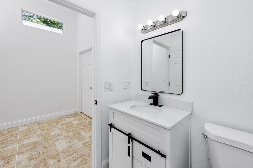 More Photos Of 2123 NE Coachman Rd, Clearwater Office For Sale