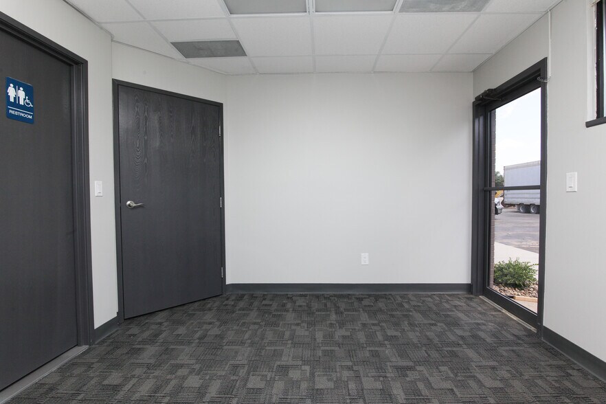 More Photos Of 38300 Van Dyke Ave, Sterling Heights Medical For Lease