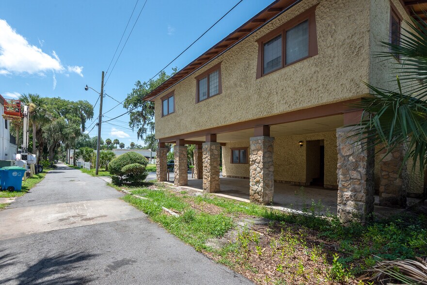 More Photos Of 205 Magnolia St, New Smyrna Beach Office For Lease