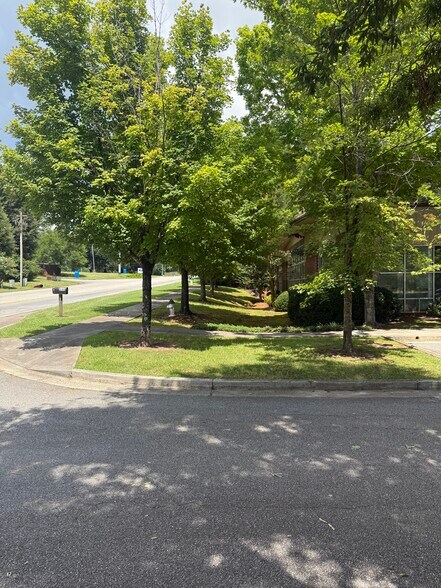 More Photos Of 590 Olympic Dr, Athens Distribution For Lease