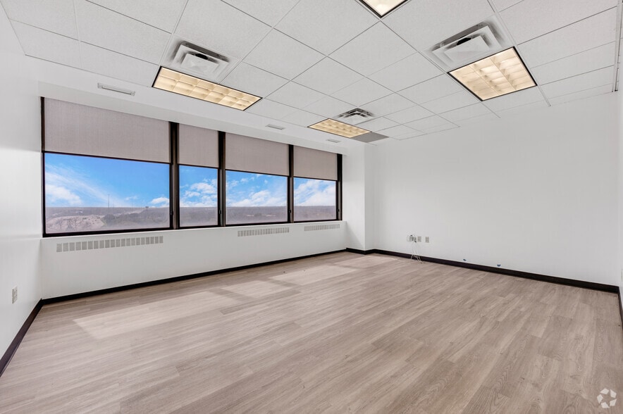 More Photos Of 400 S Zang Blvd, Dallas Office For Lease