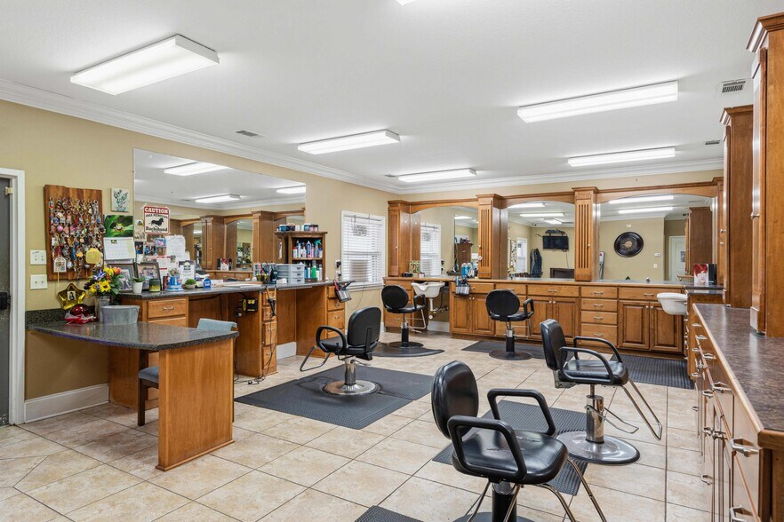 More Photos Of 537 S Ferdon Blvd, Crestview Office For Lease