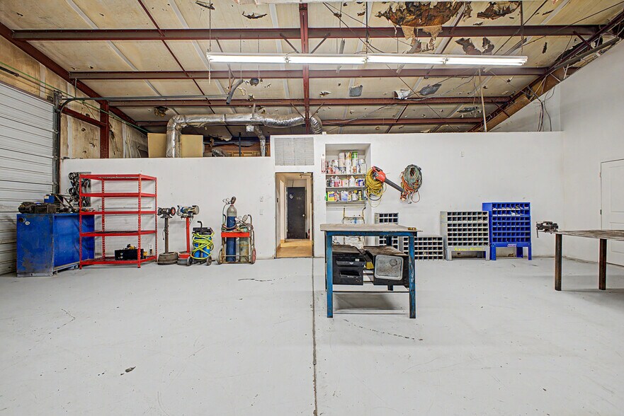 More Photos Of 3050 W 4th Ave, Apache Junction Warehouse For Lease