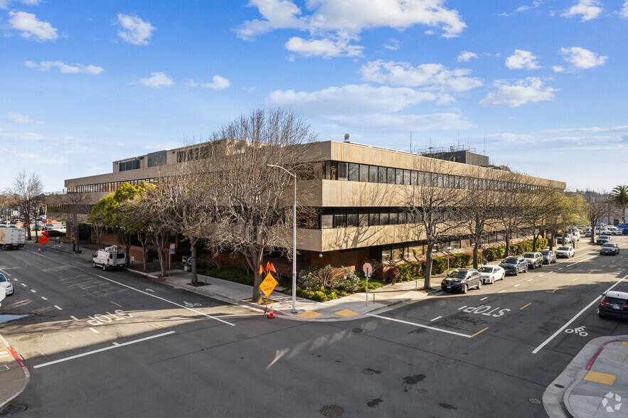 More Photos Of 900 Front St, San Francisco Office For Lease