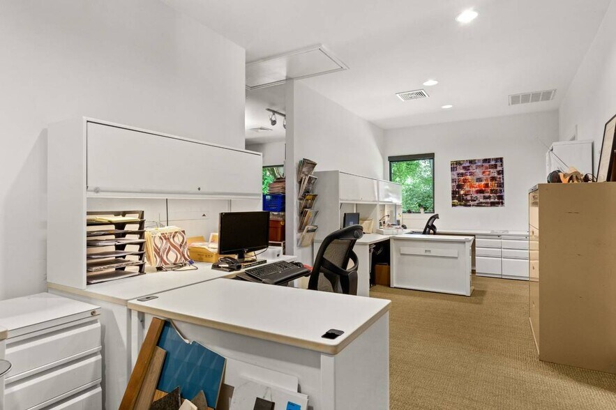 More Photos Of 400 Sugartree Ln, Franklin Office For Sale