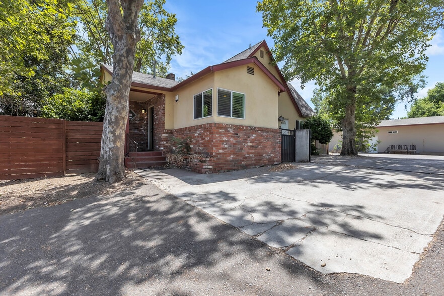 More Photos Of 8035 Sunrise Blvd, Citrus Heights Apartments For Sale