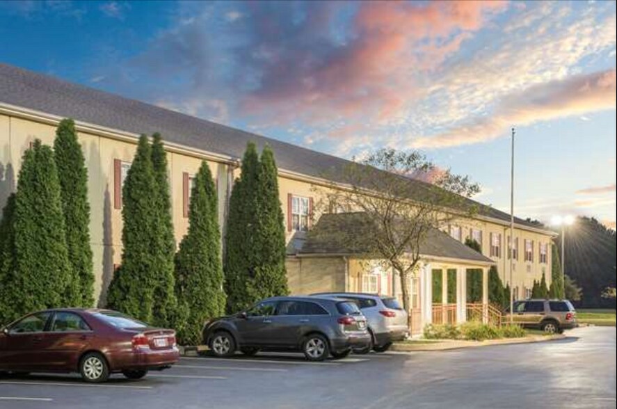 More Photos Of 1390 Arrowhead Dr, Maumee Hotel For Sale