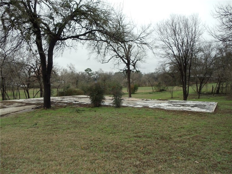 More Photos Of 1712 Chestnut St, Bastrop Land For Sale