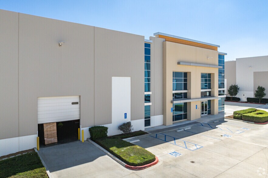More Photos Of 6074 Orbis Way, Eastvale Distribution For Lease