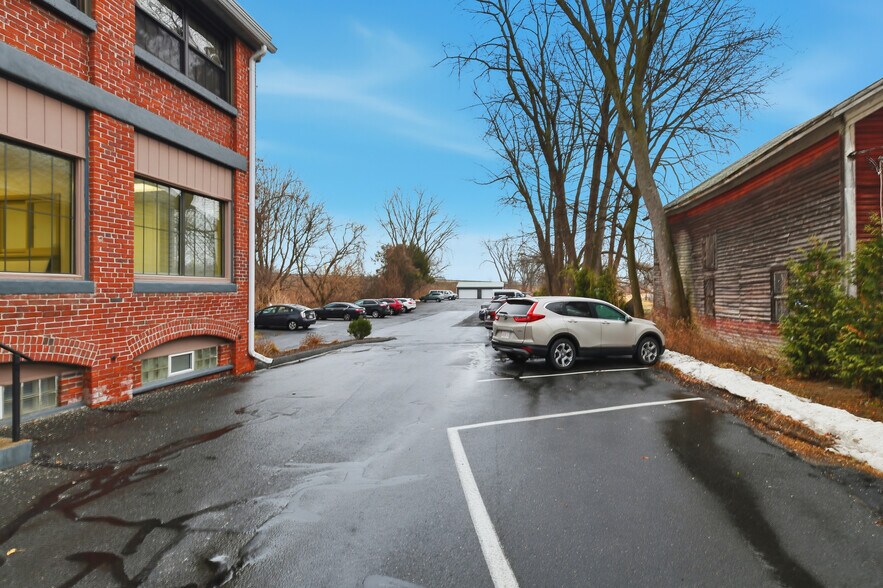More Photos Of 355 Bridge St, Northampton Office For Lease