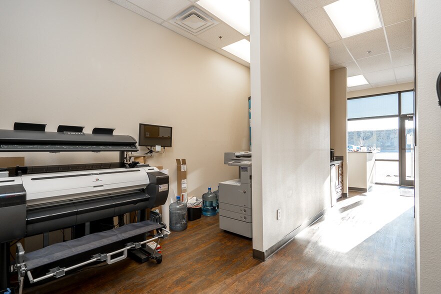 More Photos Of 5453 Ridgeline Dr, Kennewick General Retail For Lease