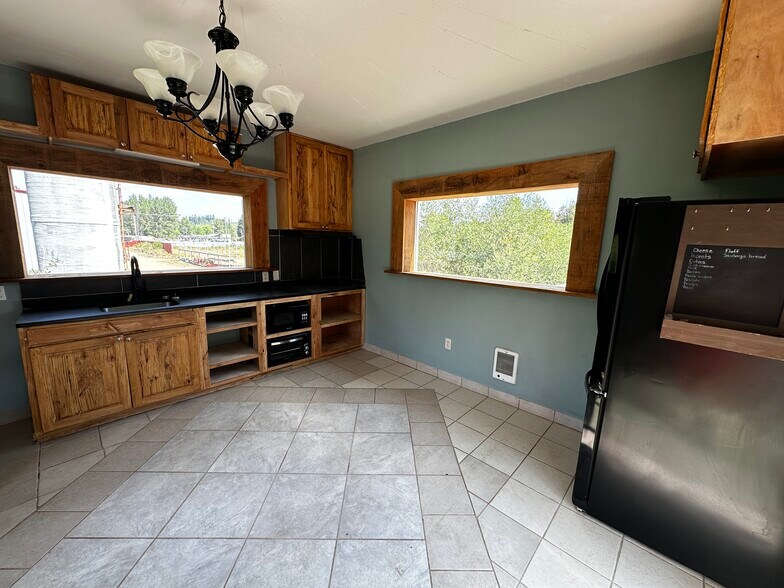 More Photos Of 749 Atlas Rd, Vader Land For Sale