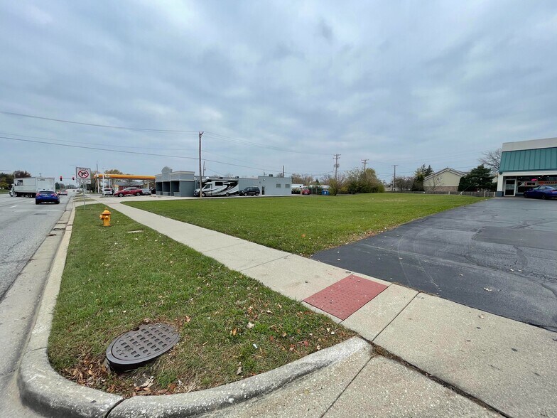 More Photos Of 421 S Addison Rd, Addison Storefront Retail Office For Lease