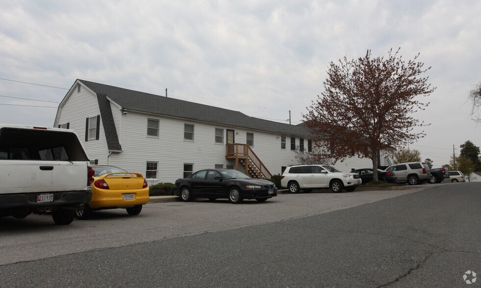 More Photos Of 10425 Southern Maryland Blvd, Dunkirk Medical For Lease